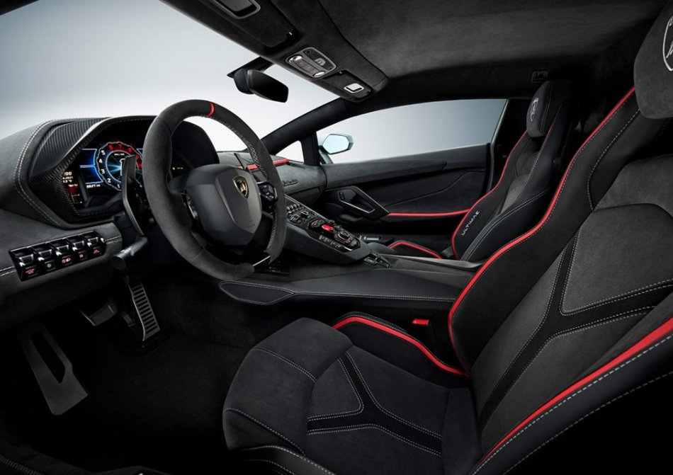Alcantara în tuning auto: opțiuni de utilizare