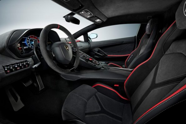 Alcantara în tuning auto: opțiuni de utilizare