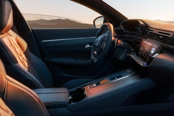 Peugeot 508 actualizat 2023: un sedan francez elegant Fotografie 6
