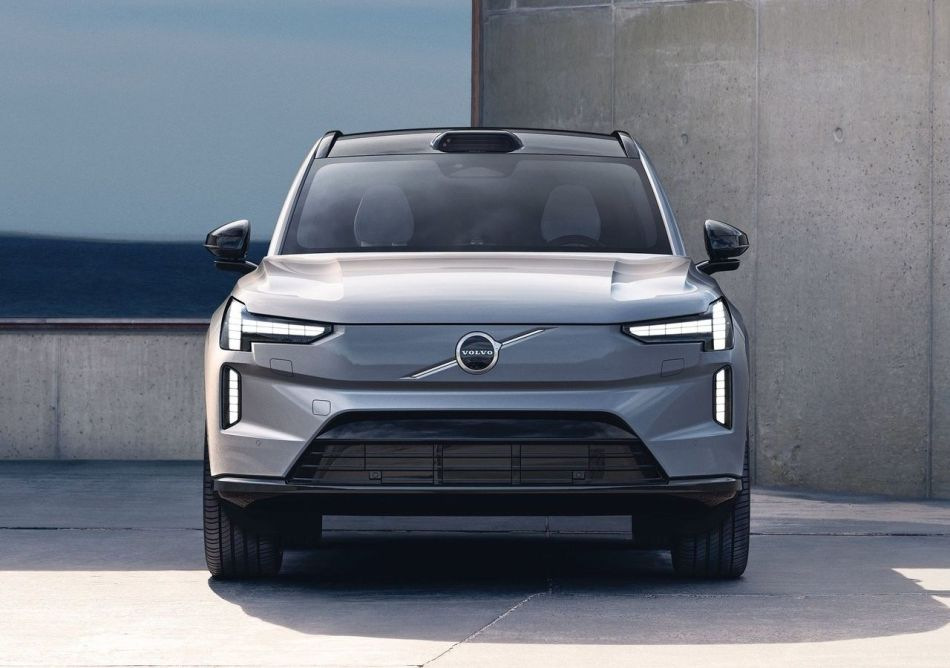 Recenzie Volvo EX90: un nou standard în lux și siguranță