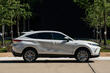 Revizuirea Toyota Venza: un crossover hibrid modern foto 3