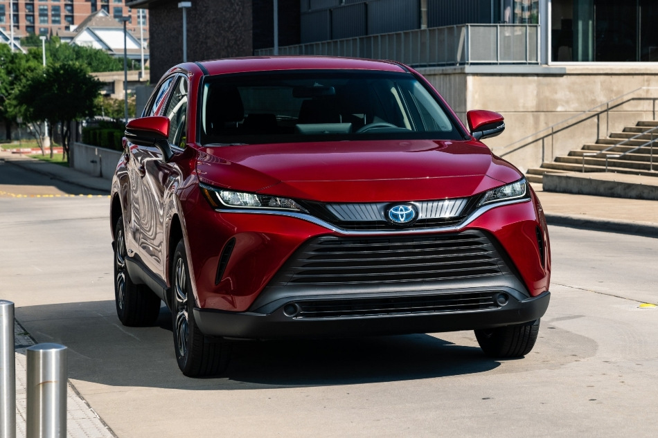 Revizuirea Toyota Venza: un crossover hibrid modern