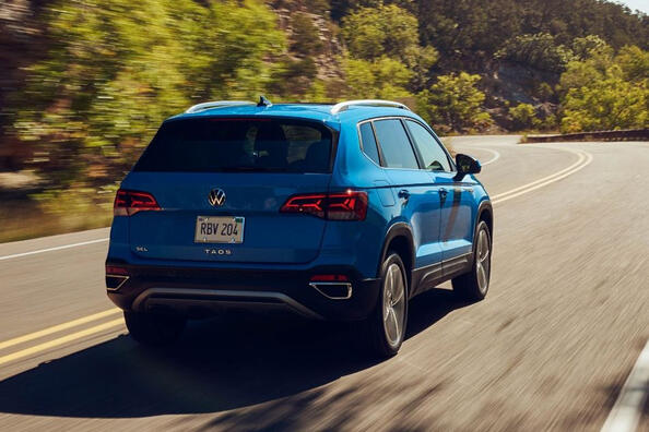 Recenzie Volkswagen Taos: crossover elegant și practic Fotografie 4