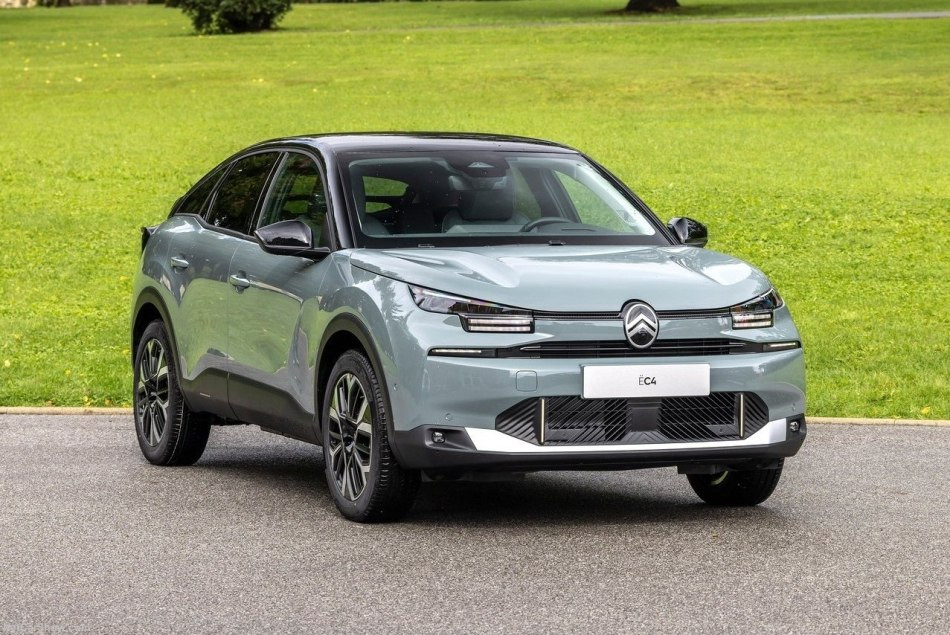 Revizuirea hatchback-ului electric Citroen e-C4 2024