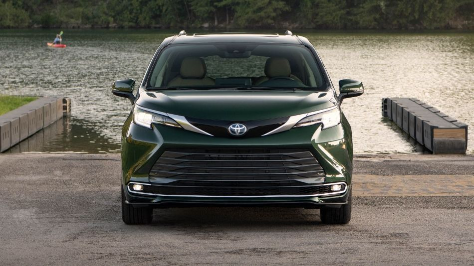 Revizuirea celei de-a patra versiuni a monovolumului Toyota Sienna