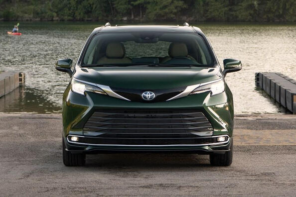 Revizuirea celei de-a patra versiuni a monovolumului Toyota Sienna