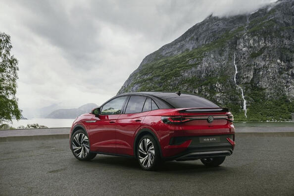 Revizuirea Volkswagen ID.5 GTX 2024: crossover electric puternic Fotografie 3