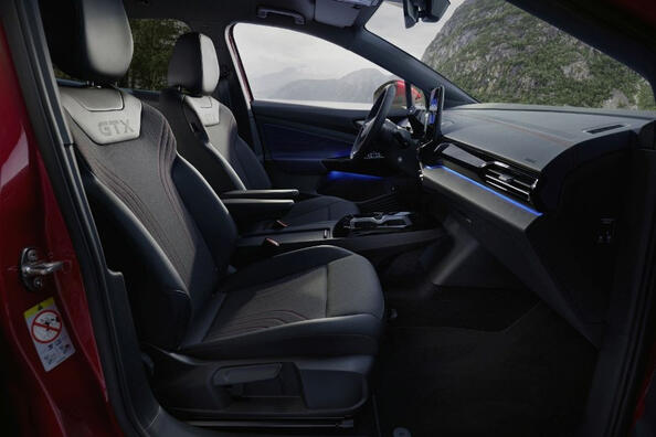 Revizuirea Volkswagen ID.5 GTX 2024: crossover electric puternic Fotografie 6