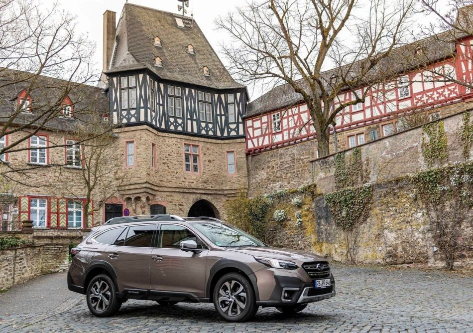 Recenzie Subaru Outback: un crossover fiabil și funcțional pentru orice drum