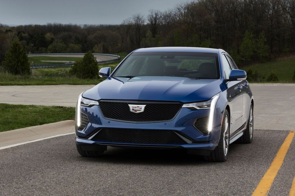 Recenzie sedan premium Cadillac CT4