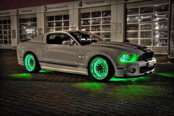 Iluminarea fundului și a roților: cât de relevantă și elegantă este