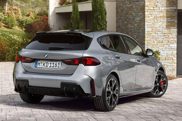 Revizuirea BMW Seria 1 a patra generație din 2024 (F70) Fotografie 4