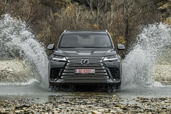 Revizuirea celei de-a patra generații Lexus LX