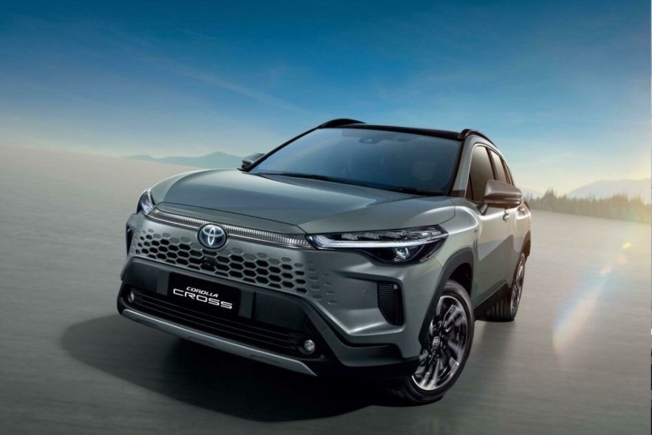 Revizuirea Toyota Corolla Cross: Facelift 2024