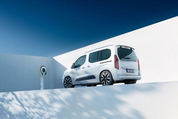 Recenzie Opel Combo Electric: monovolum electric compact și practic Fotografie 2