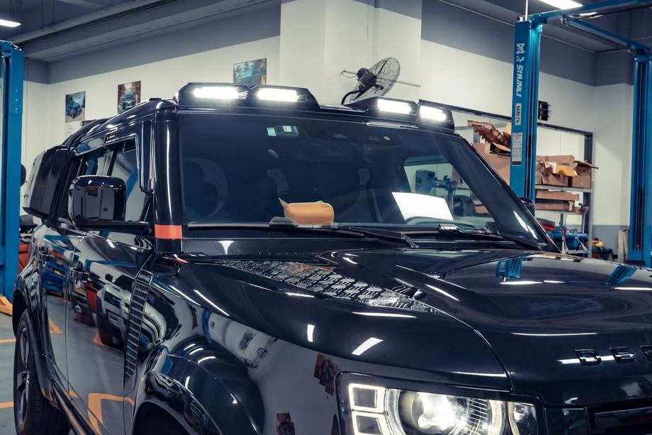 Land Rover Defender 2019- Viziera parbriz cu 4 LED Image