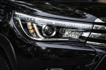 Toyota Hilux 2015- Faruri fata OEM V2 2015-2019 (pentru bec Xenon sau LED, set 2 buc) foto 1