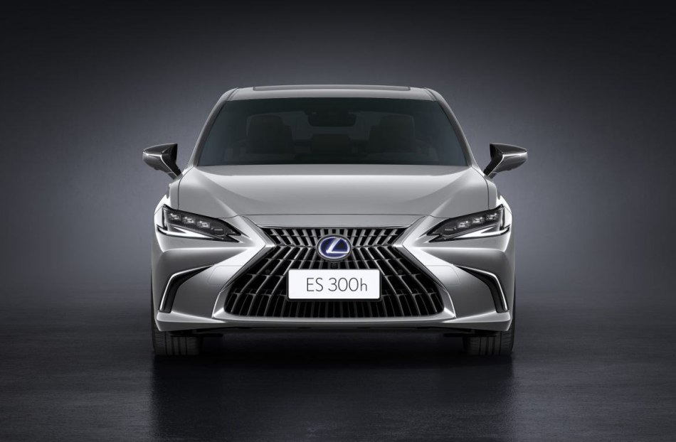 Lexus ES actualizat: stil și confort în fiecare detaliu