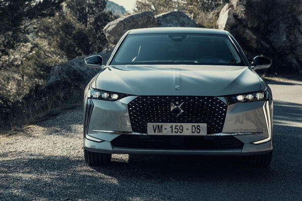Revizuirea celei de-a doua generații DS 4 hatchback