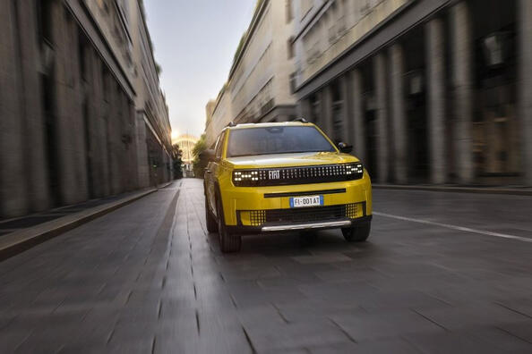 Revizuirea mașinii electrice compacte de oraș Fiat Grande Panda Electric Fotografie 1
