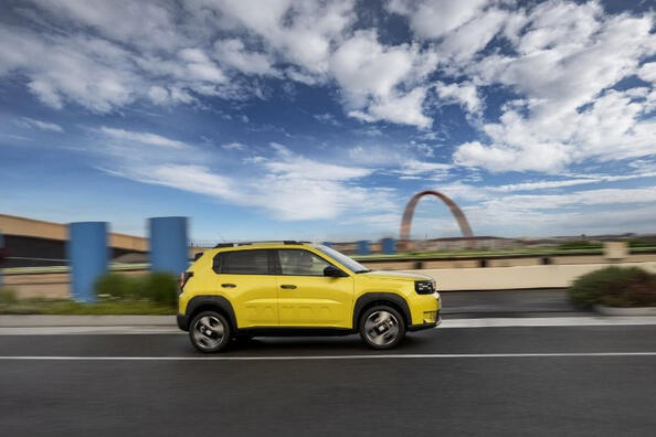 Revizuirea mașinii electrice compacte de oraș Fiat Grande Panda Electric Fotografie 4