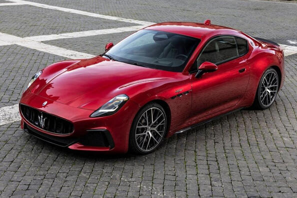 Maserati GranTurismo II: recenzie a celei de-a doua generații a mașinii sport Fotografie 2