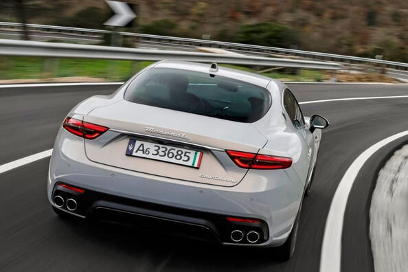 Maserati GranTurismo II: recenzie a celei de-a doua generații a mașinii sport Fotografie 5