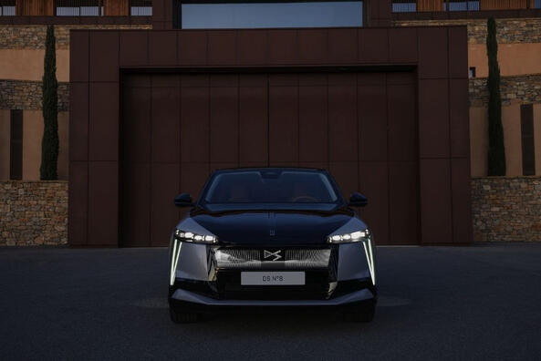 DS Nr.8: revizuire a crossover-ului electric emblematic