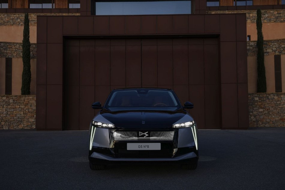 DS Nr.8: revizuire a crossover-ului electric emblematic