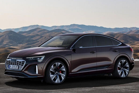 Revizuirea crossover-ului premium asemănător coupe-ului Audi Q8 e-tron Sportback Fotografie 2