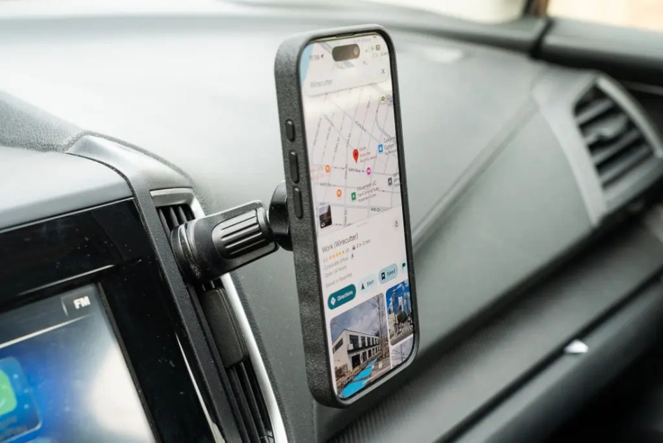 Cum să alegi suportul perfect pentru smartphone în mașină?