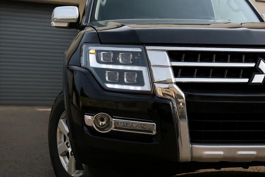 Mitsubishi Pajero Wagon IV 2006-2021 Faruri fata LED (2 buc) Image