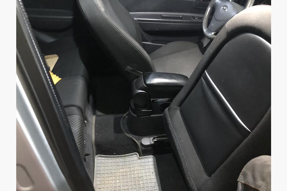 Hyundai Accent 2006-2010 Cotiera cu suport pahare Foto 4