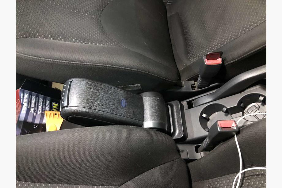 Hyundai Accent 2006-2010 Cotiera cu suport pahare Foto 3