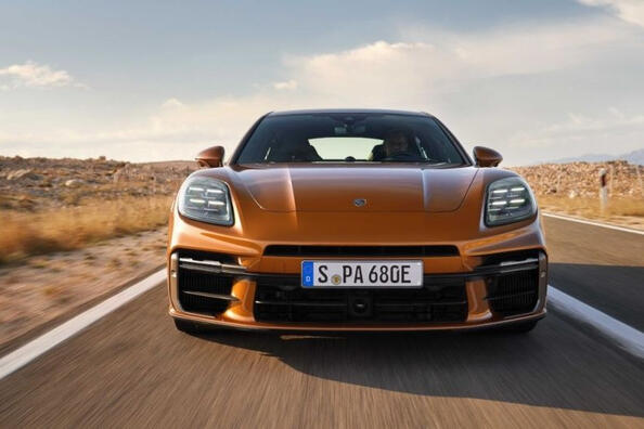 Porsche Panamera Turbo 2024: revizuire a liftback-ului hibrid