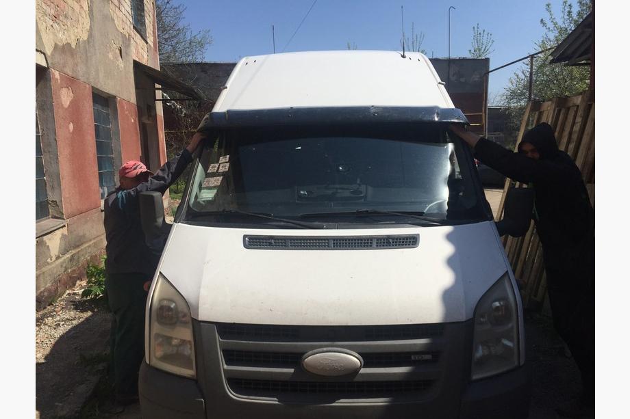 Ford Transit 2000–2014 Viziera parbriz (negru lucios, 5mm) Foto 6