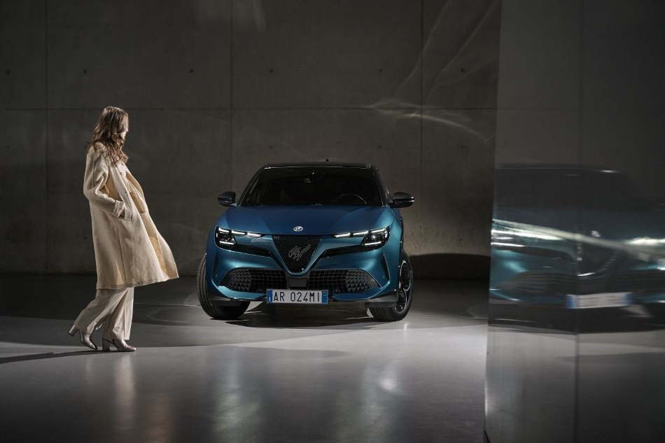 Alfa Romeo Junior Hybrid: revizuire crossover