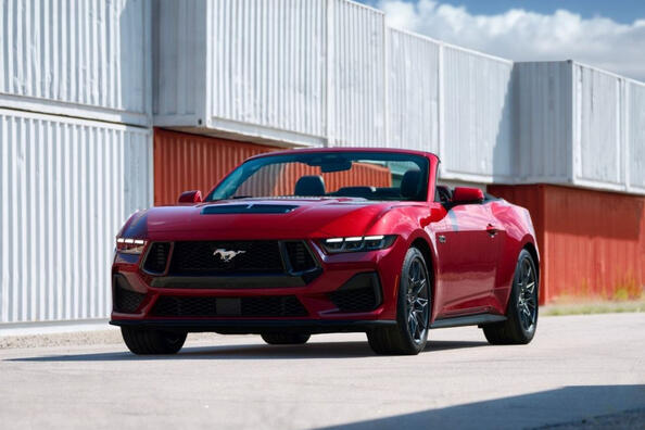 Revizuirea celei de-a șaptea generații Ford Mustang Convertible