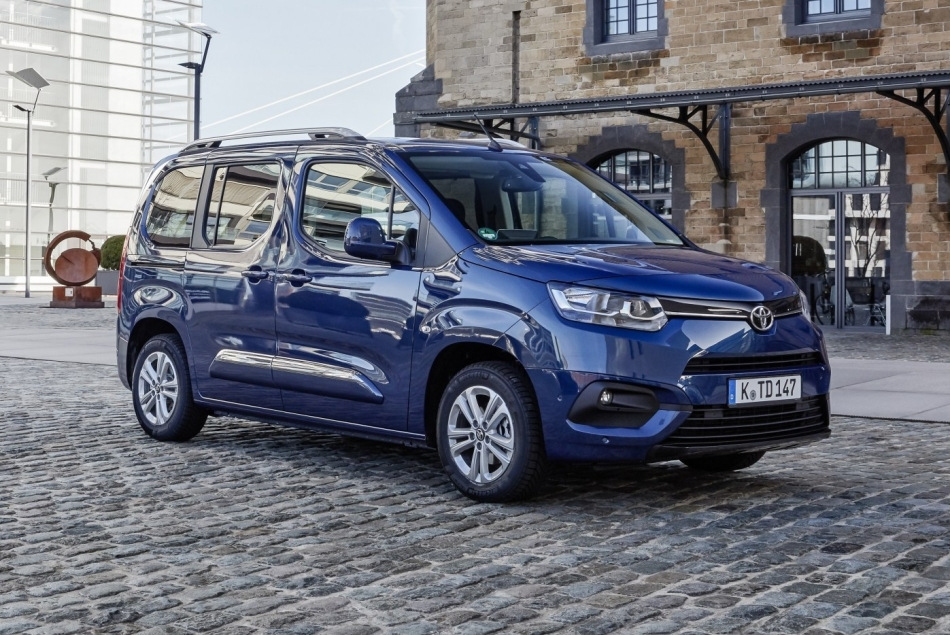 Review Toyota Proace City Verso: un monovolum compact pentru diverse nevoi