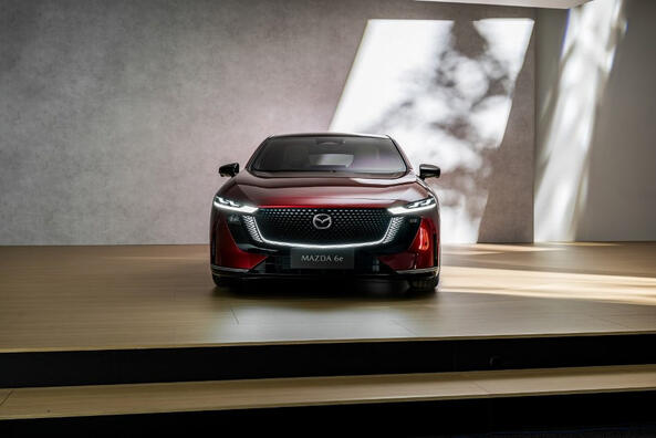 Revizuirea noii mașini electrice Mazda 6e