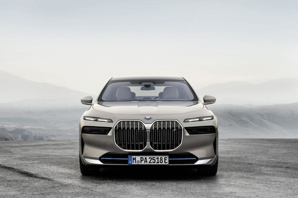 BMW i7: revizuirea sedanului electric de vârf