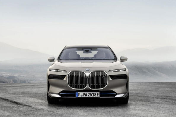BMW i7: revizuirea sedanului electric de vârf
