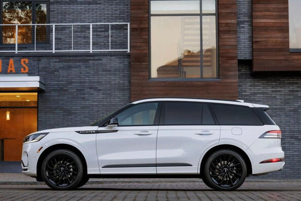 Lincoln Aviator actualizat: prezentare generală a caracteristicilor, nivelurilor de echipare și design Fotografie 3