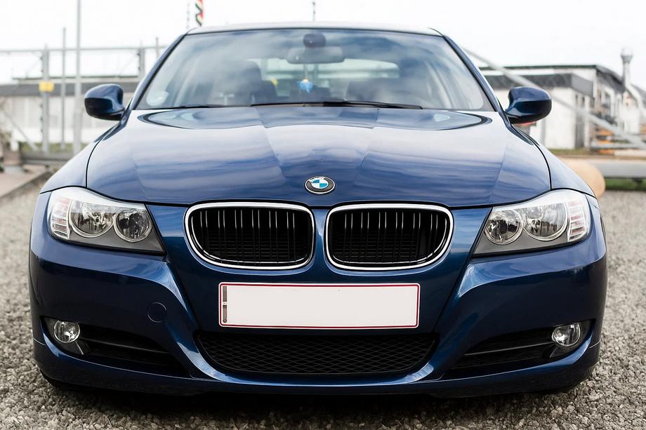 BMW 3 Series E90/E91 2005-2011 Grile Rinichi M-Look (pentru E-90/91 2008-2011, Negru Lucios cu Rama Cromata) Foto 1