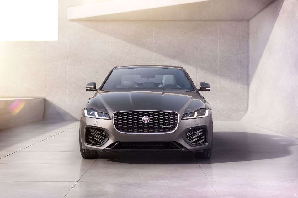 Jaguar XF (X260): revizuire a unui sedan elegant de înaltă clasă