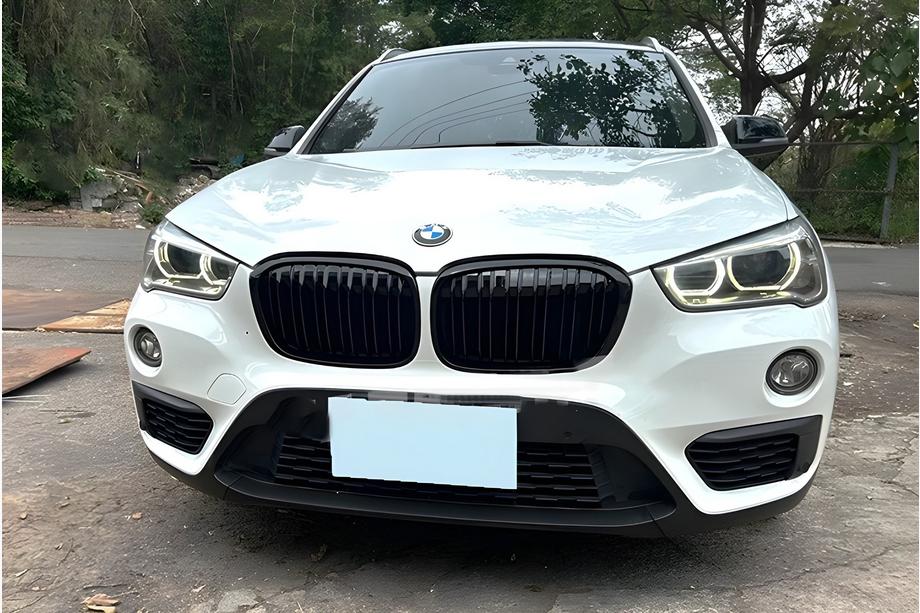 BMW X1 F48 2015-2022 Grile M-Look (2015-2019, Negru Lucios) Image