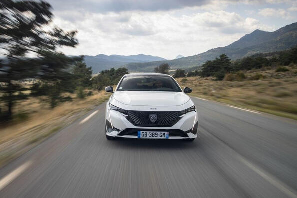 Peugeot e-308: Revizuirea elegantului hatchback electric