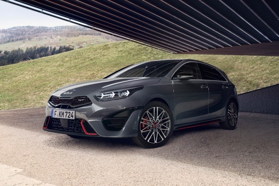 Revizuirea Kia Ceed GT: o versiune restilizată a unui hatchback „încărcat”.