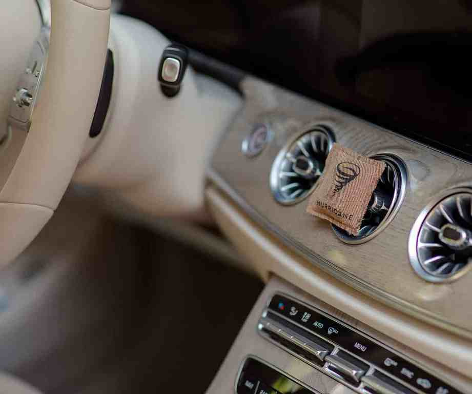 Cum să alegi un odorizant auto: creând o atmosferă de confort