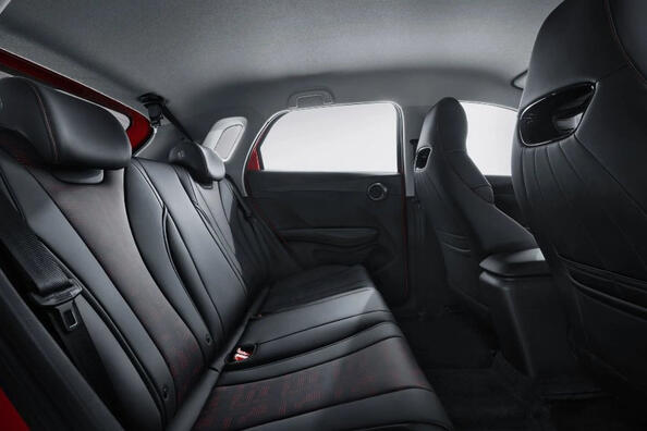 Revizuirea hatchback-ului electric BYD e2 Fotografie 6